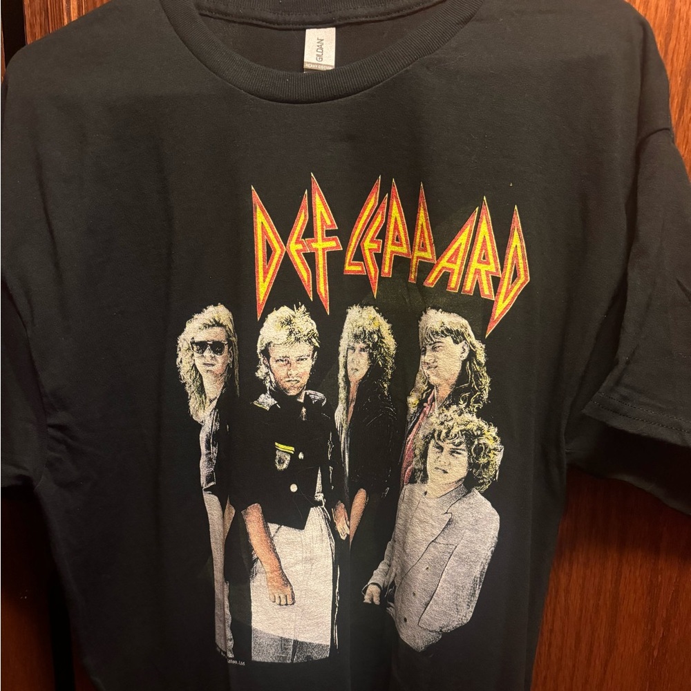 - - Brand new Def Leppard t shirt unisex size L